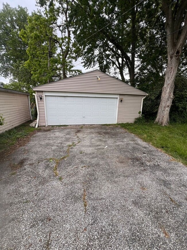 4702 Burleigh Rd in Garfield Heights, OH - Building Photo - Building Photo