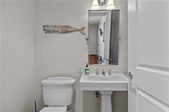 1 Tower Dr in Portsmouth, RI - Foto de edificio - Building Photo