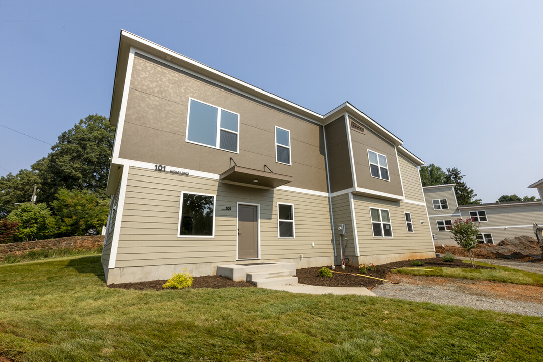 Shamrock Village in Charlottesville, VA - Building Photo