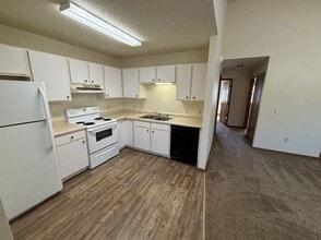 627 Maple St, Unit #3 in Eau Claire, WI - Building Photo - Building Photo