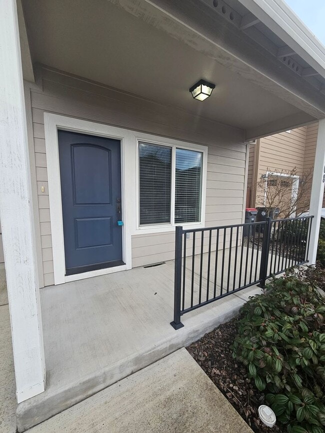 504-508 Gray Ct in Central Point, OR - Building Photo - Building Photo