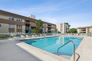 1111 River Rd in Edgewater, NJ - Building Photo