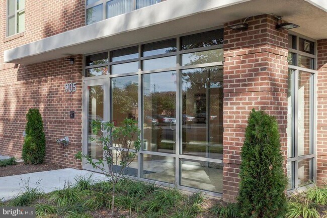 property at 905 N Jackson St