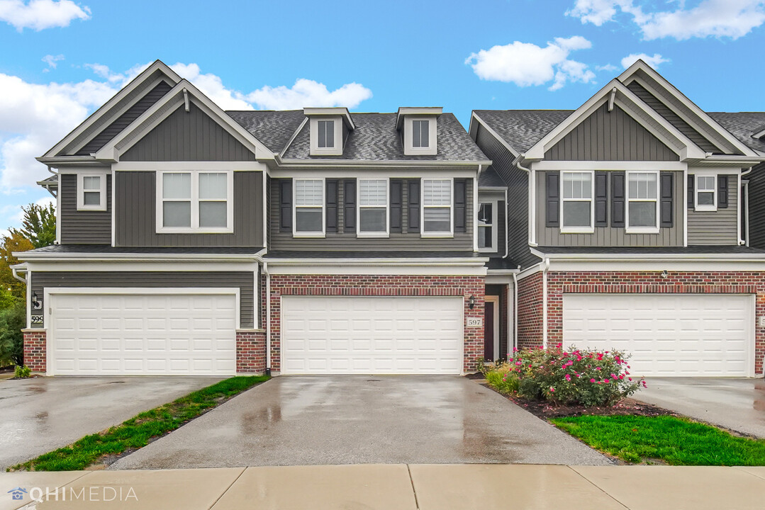 597 Watercress Dr in Aurora, IL - Building Photo