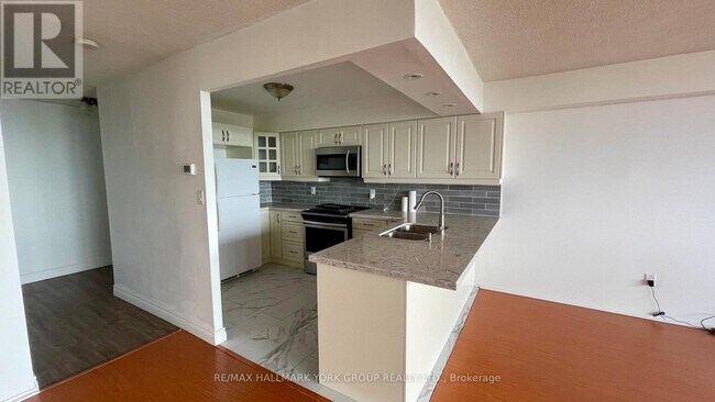 3300-3300 Don Mills Rd in Toronto, ON - Building Photo - Building Photo