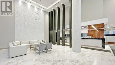32-832 Forest Manor Rd in Toronto, ON - Building Photo - Building Photo