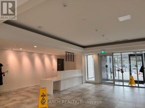 705 Davis Dr in Newmarket, ON - Building Photo - Building Photo