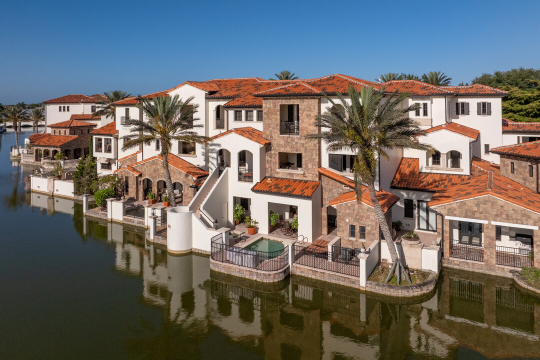 Toscana at Tuscany Reserve in Naples, FL - Building Photo