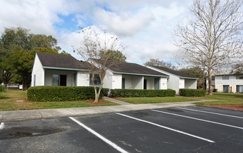 Crystalwood Apartments in Lakeland, FL - Building Photo - Building Photo