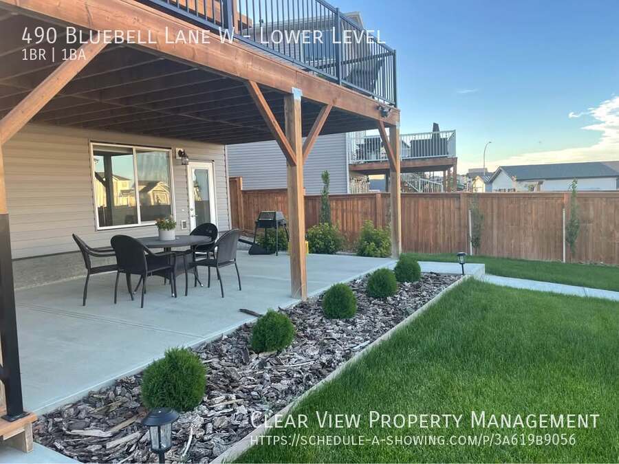 490 Bluebell Ln W in Lethbridge, AB - Building Photo