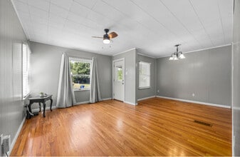 3661 St Marguerite Ln in St. Ann, MO - Building Photo - Building Photo