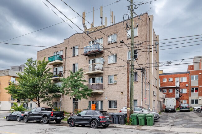 6390 Boul Gouin in Montréal, QC - Building Photo - Primary Photo