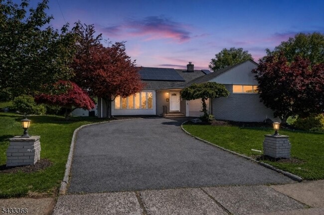 property at 32 Brantwood Pl