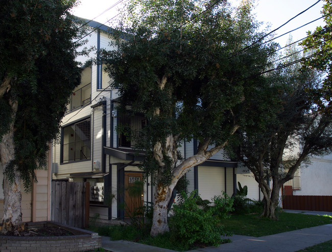 3012 E 15th St in Long Beach, CA - Foto de edificio - Building Photo