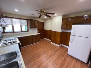 227 Holland St, Unit 2 in Somerville, MA - Foto de edificio - Building Photo