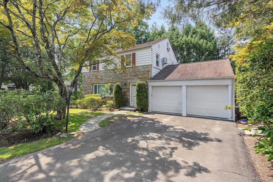 1 Blackthorn Ln in White Plains, NY - Building Photo