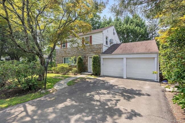 property at 1 Blackthorn Ln