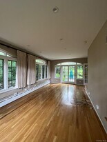 246 Beechmont Dr in New Rochelle, NY - Building Photo