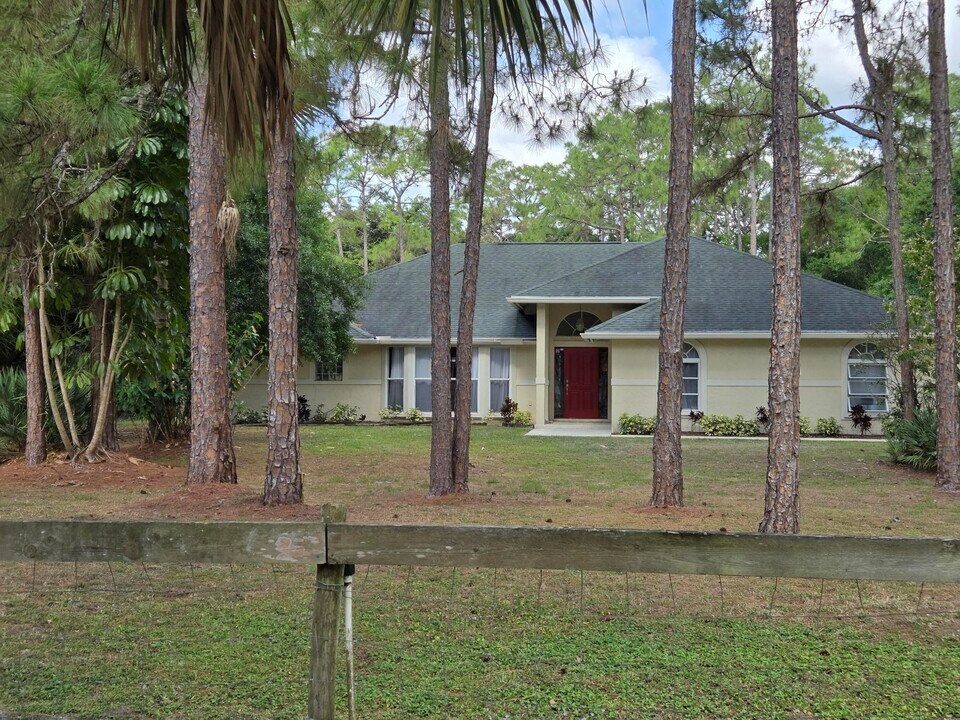 17707 Musgrove Ln in Jupiter, FL - Building Photo