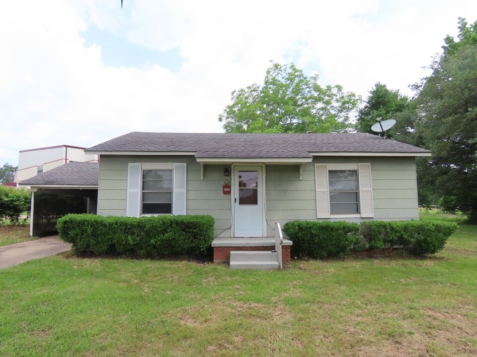 103 School St in Arp, TX - Building Photo