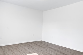 102 S West St in Alexandria, IN - Foto de edificio - Building Photo