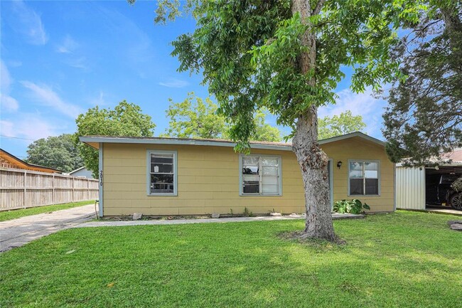 2010 16th St in Galena Park, TX - Foto de edificio - Building Photo