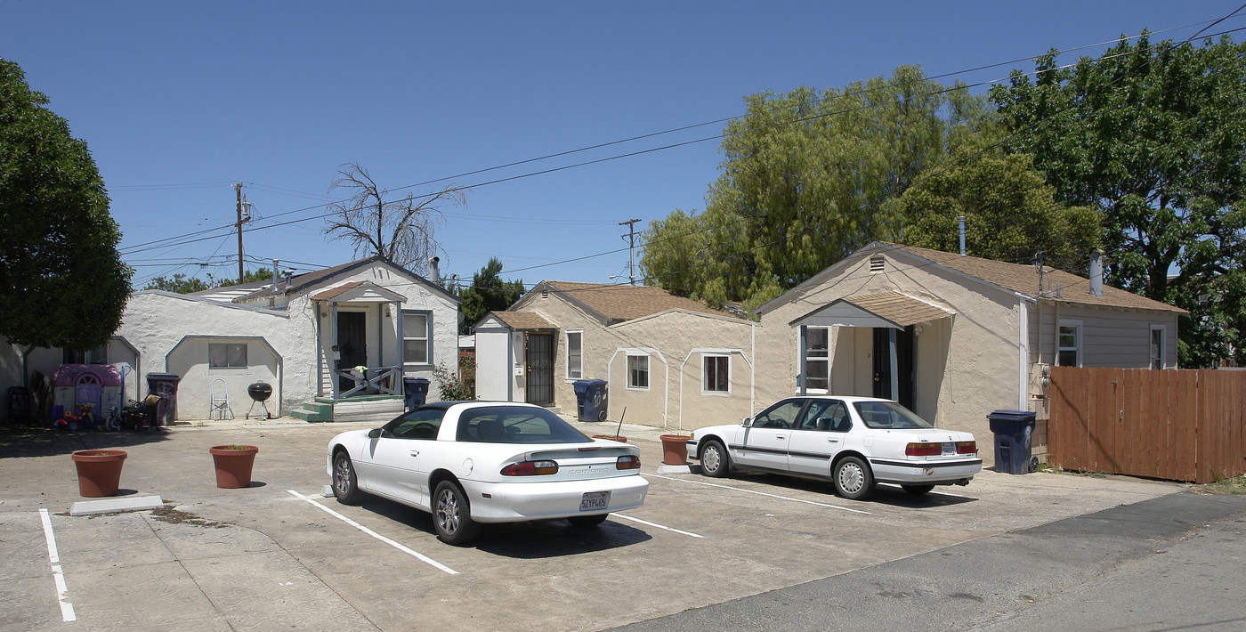 8-18 Sapone Ln in Bay Point, CA - Building Photo