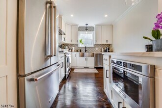 2 Loantaka Way in Madison, NJ - Building Photo - Building Photo