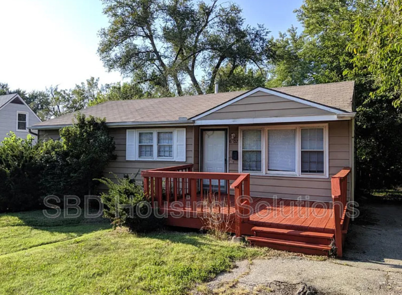 6002 E 149 Terrace in Grandview, MO - Building Photo