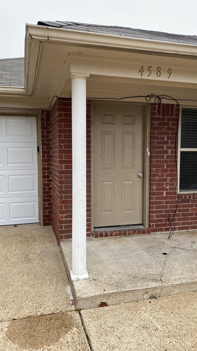 4589 Longtree Ave in Memphis, TN - Foto de edificio - Building Photo