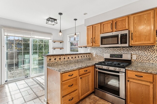 145 Pleasant Valley Way in West Orange, NJ - Foto de edificio - Building Photo