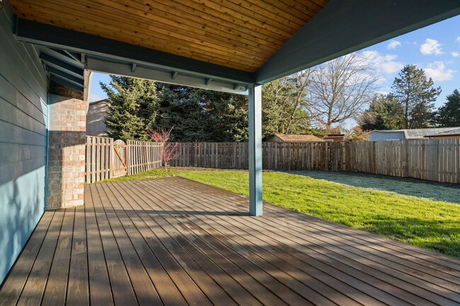 1400 NE 14th Ave in Hillsboro, OR - Building Photo - Building Photo