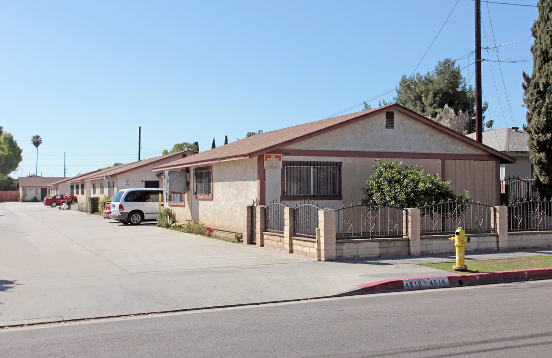 4610-4618 Live Oak St in Bell, CA - Building Photo