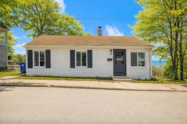 property at 446 N Powers St