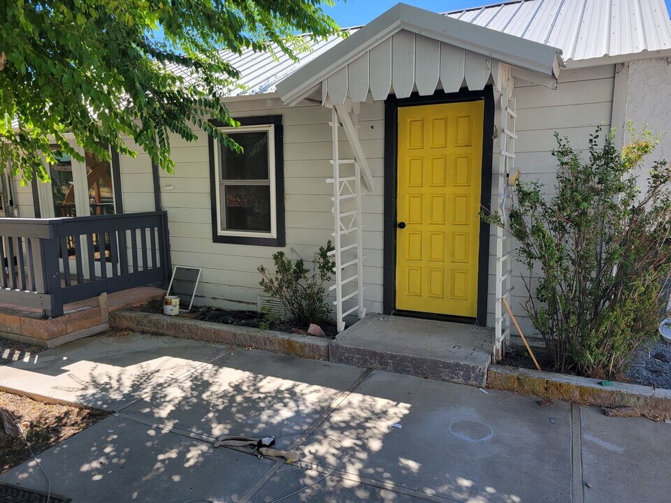 1315 W 4th St in Alturas, CA - Building Photo