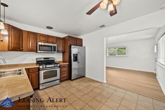 24518 Apple St in Santa Clarita, CA - Building Photo - Building Photo