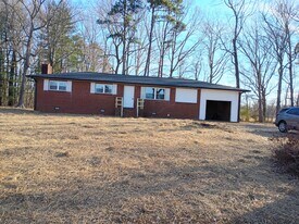 5332 Hicone Rd in McLeansville, NC - Building Photo