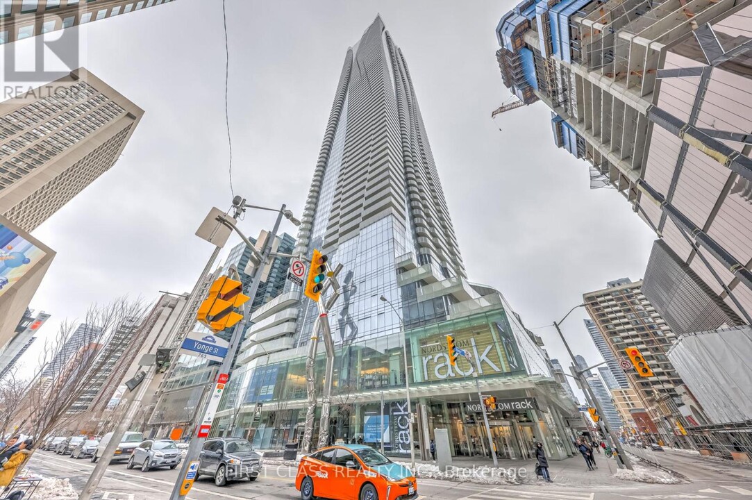 1-7201 Bloor St E in Toronto, ON - Building Photo