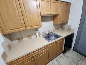 2607 NE 8th Ave, Unit 7 in Wilton Manors, FL - Foto de edificio - Building Photo
