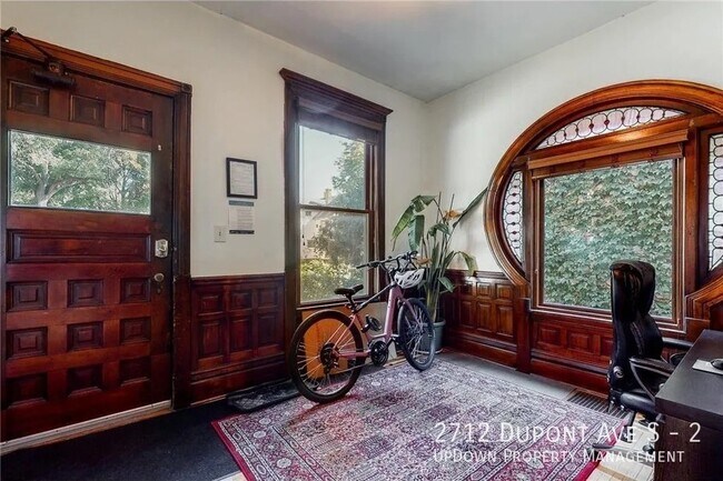 2712 Dupont Ave S in Minneapolis, MN - Building Photo - Building Photo
