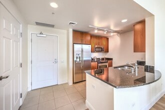 200 W Sahara Ave, Unit 3802 in Las Vegas, NV - Foto de edificio - Building Photo