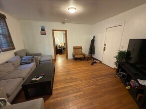26 Greylock Rd, Unit 2 in Boston, MA - Foto de edificio - Building Photo