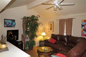 1310 Pine St in Georgetown, TX - Building Photo - Building Photo