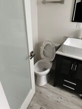 1410 S Casino Center Blvd-Unit -1 in Las Vegas, NV - Building Photo - Building Photo