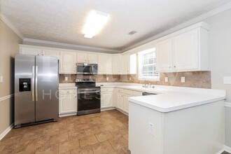 684 Weaver Falls Ct in Loganville, GA - Building Photo - Building Photo