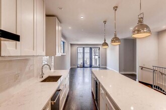2848 N Damen Ave in Chicago, IL - Building Photo - Building Photo