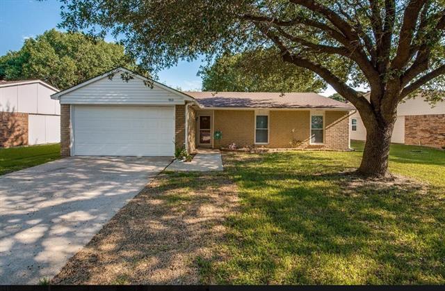 5513 Baker Dr in The Colony, TX - Building Photo