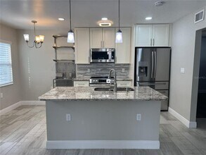 1742 8th St in Sarasota, FL - Building Photo - Building Photo