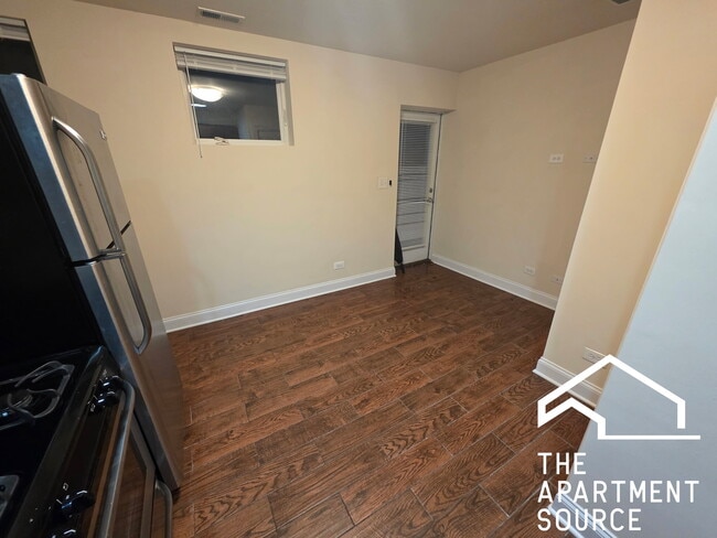 642 W Deming Pl, Unit GDN in Chicago, IL - Building Photo - Building Photo