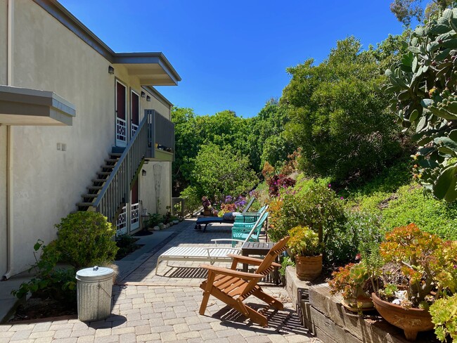 Cabana Island View Apartments in Santa Barbara, CA - Foto de edificio - Building Photo